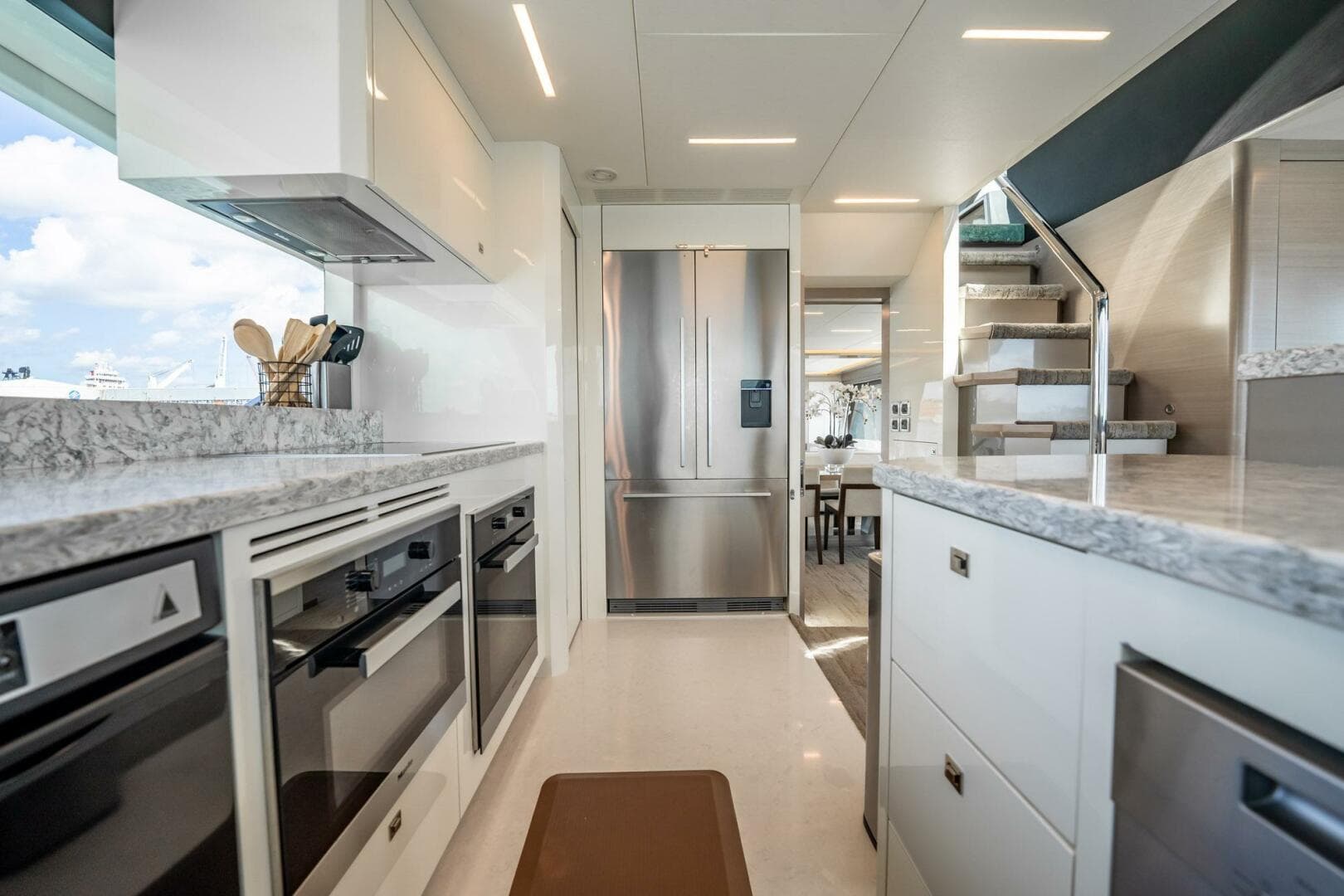 2021 Ocean Alexander 27 Explorer — photo 29