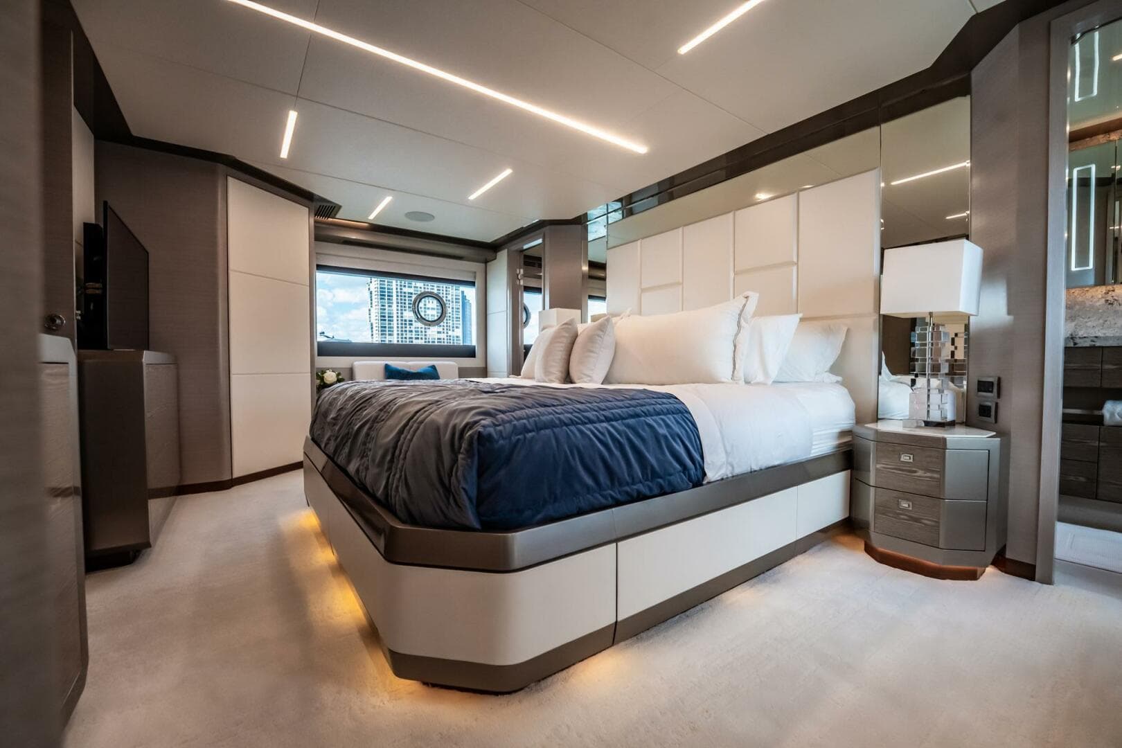 2021 Ocean Alexander 27 Explorer — photo 30