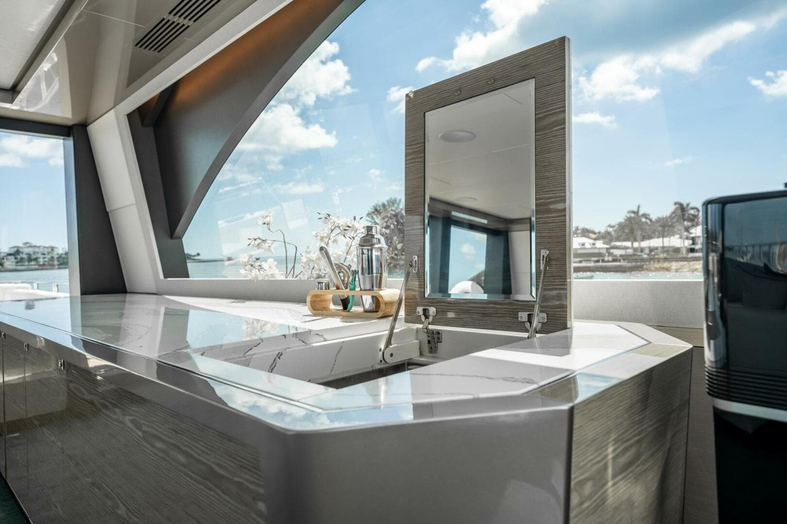 2021 Ocean Alexander 27 Explorer — photo 22