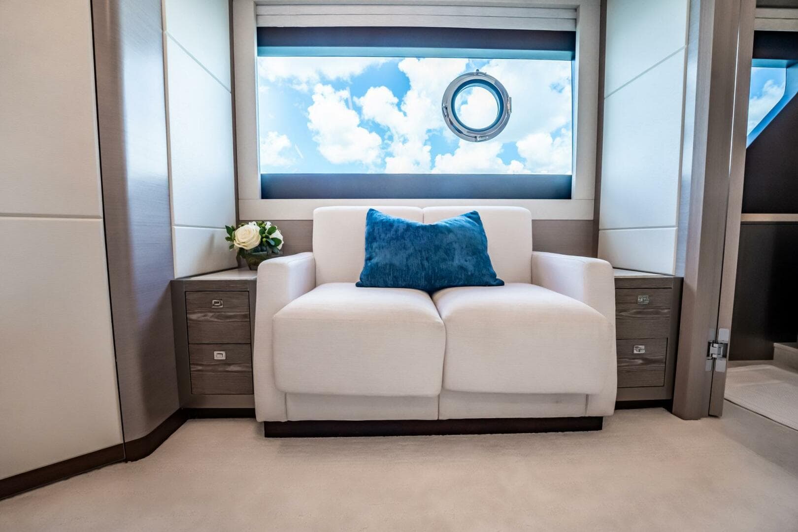 2021 Ocean Alexander 27 Explorer — photo 37