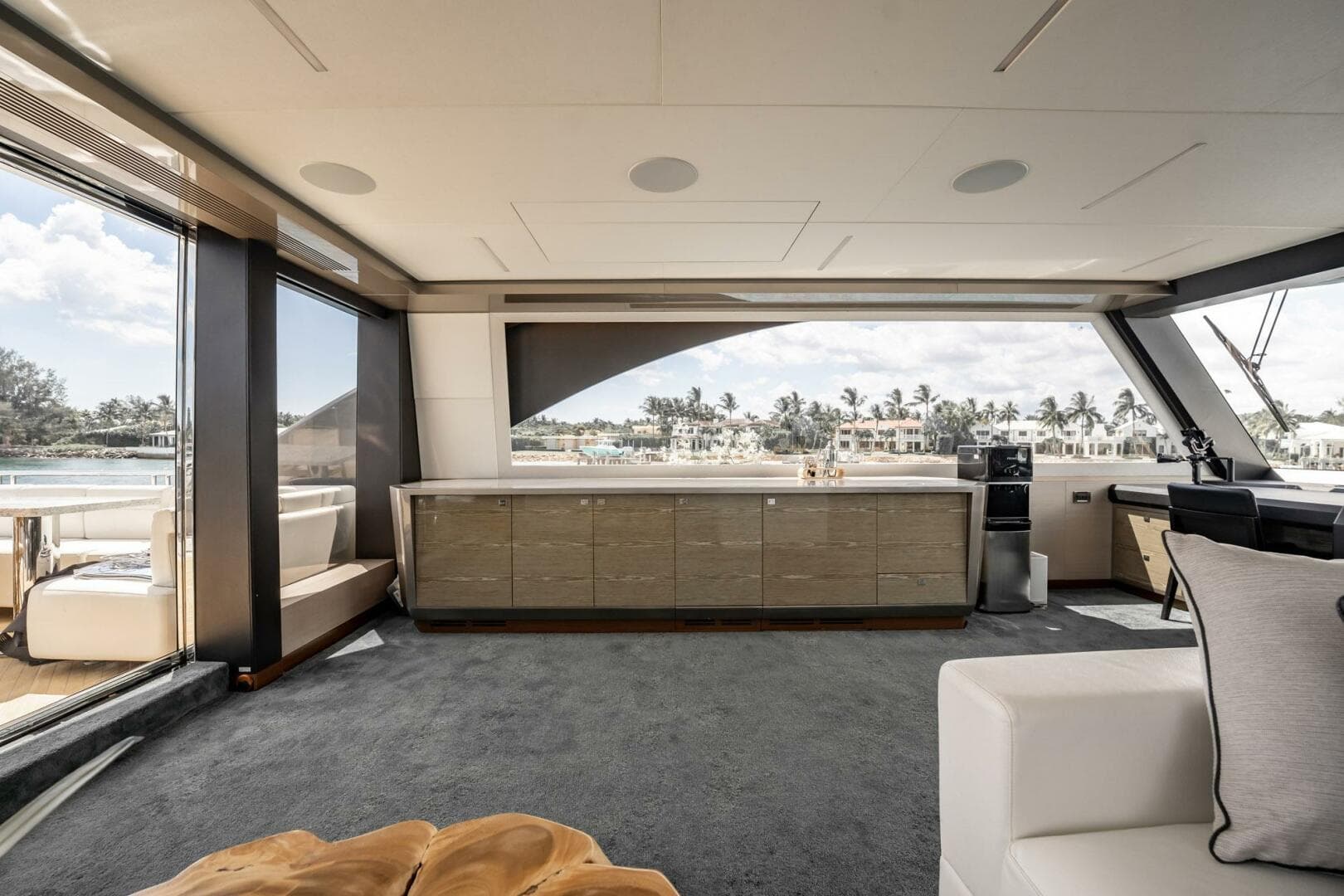 2021 Ocean Alexander 27 Explorer — photo 16