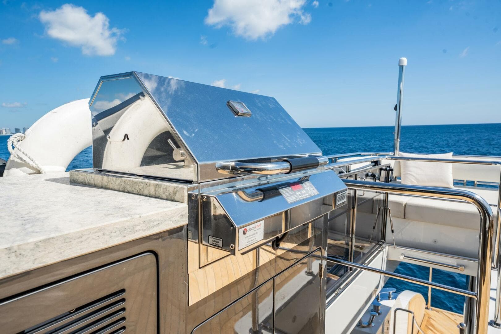 2021 Ocean Alexander 27 Explorer — photo 57