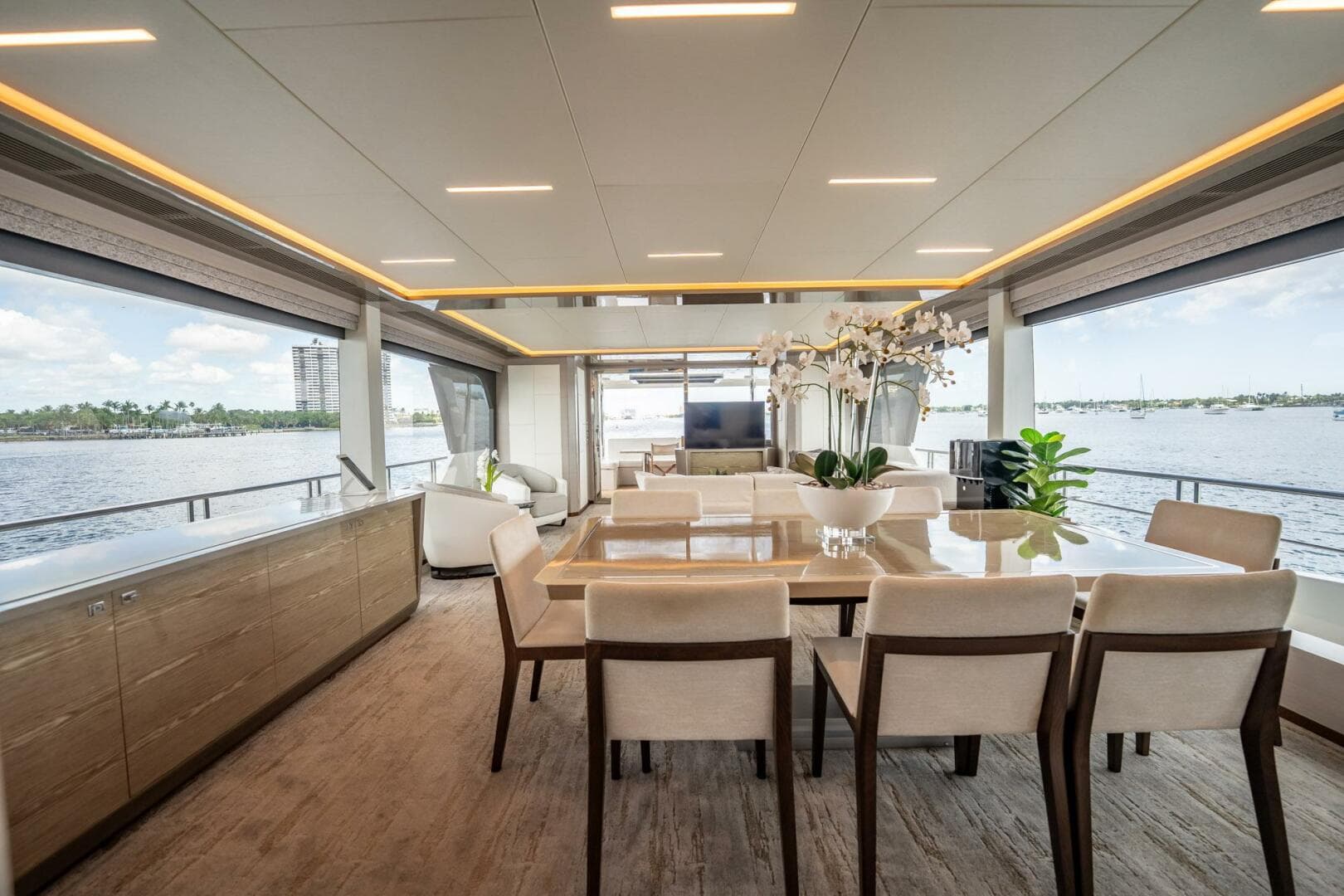 2021 Ocean Alexander 27 Explorer — photo 13