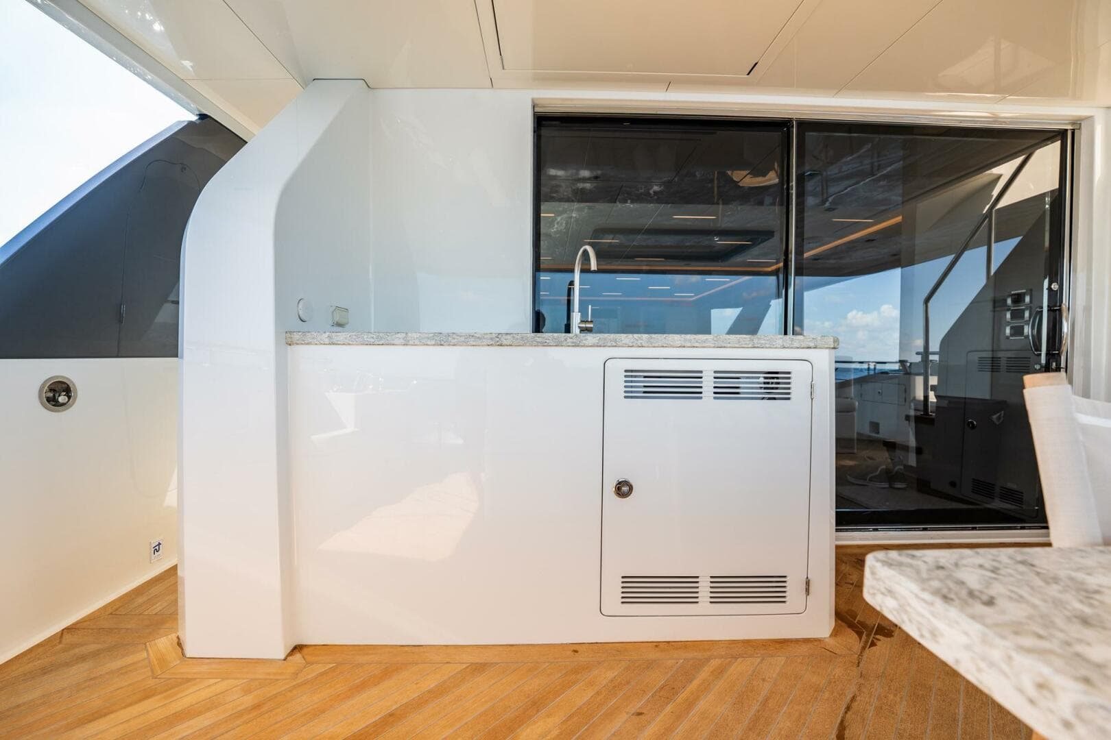 2021 Ocean Alexander 27 Explorer — photo 64