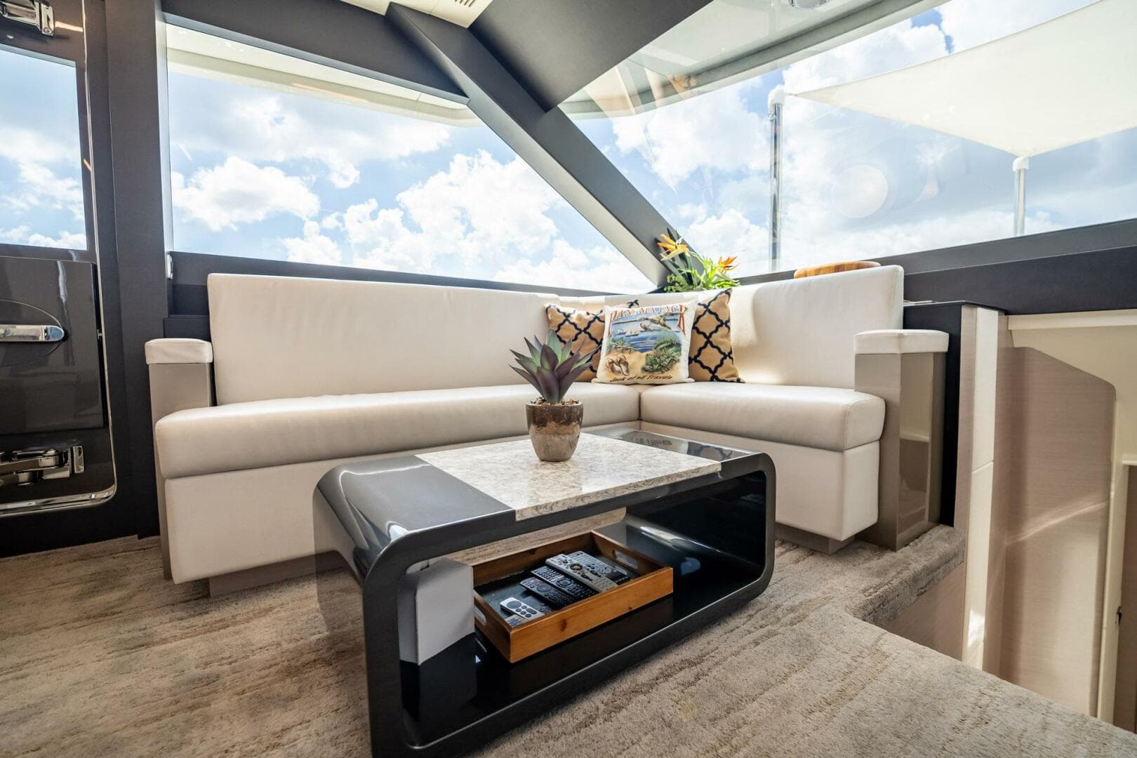 2021 Ocean Alexander 27 Explorer — photo 27