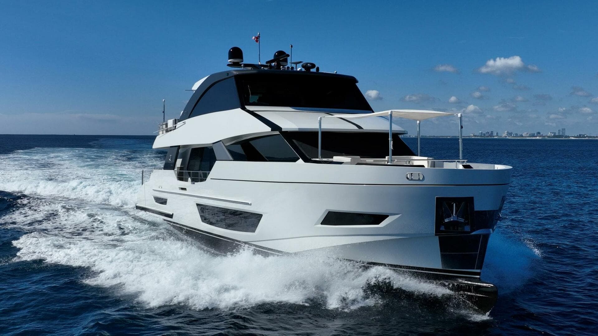 2021 Ocean Alexander 27 Explorer — photo 2