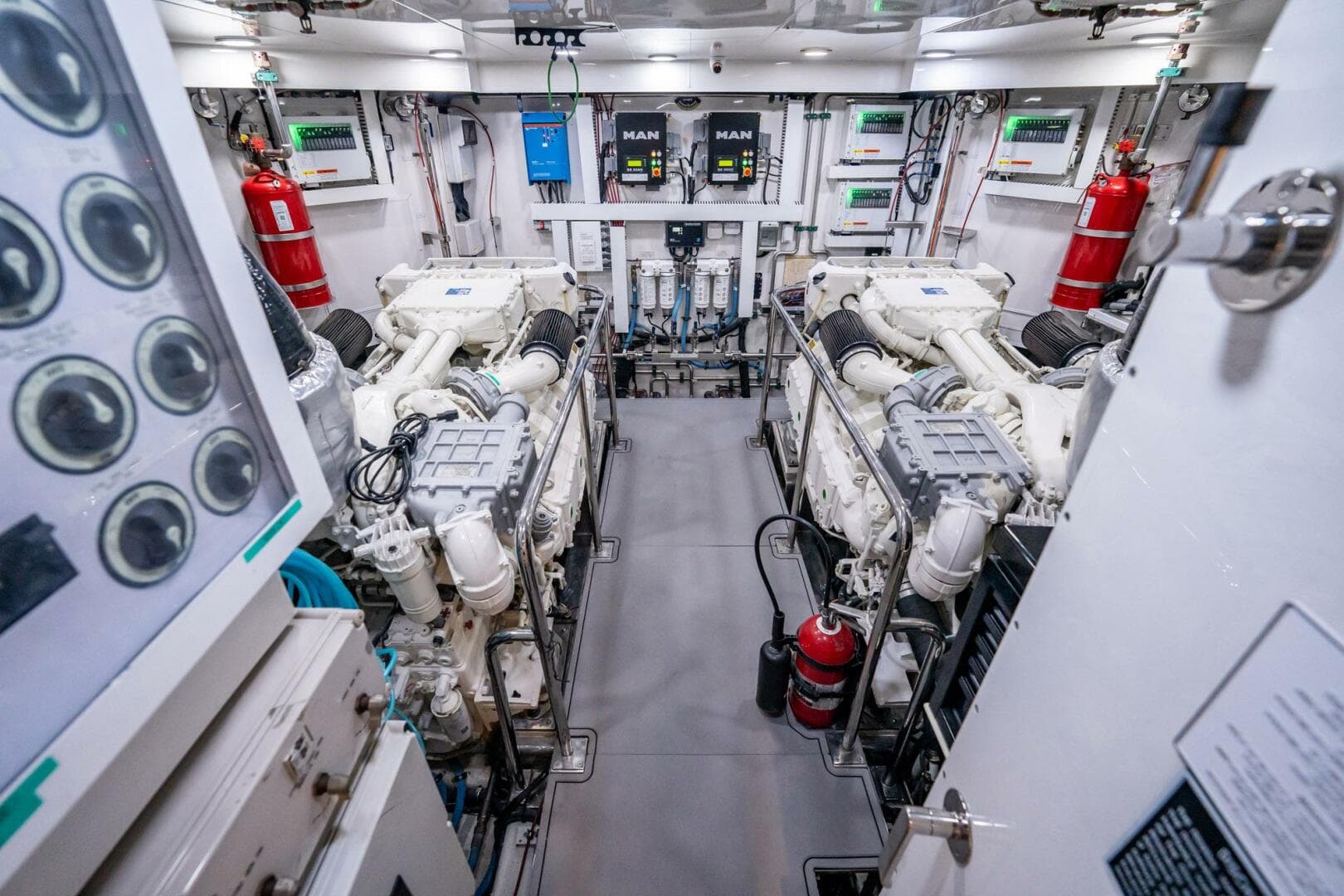 2021 Ocean Alexander 27 Explorer — photo 65