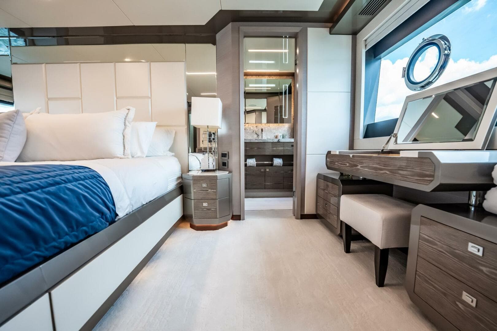 2021 Ocean Alexander 27 Explorer — photo 35