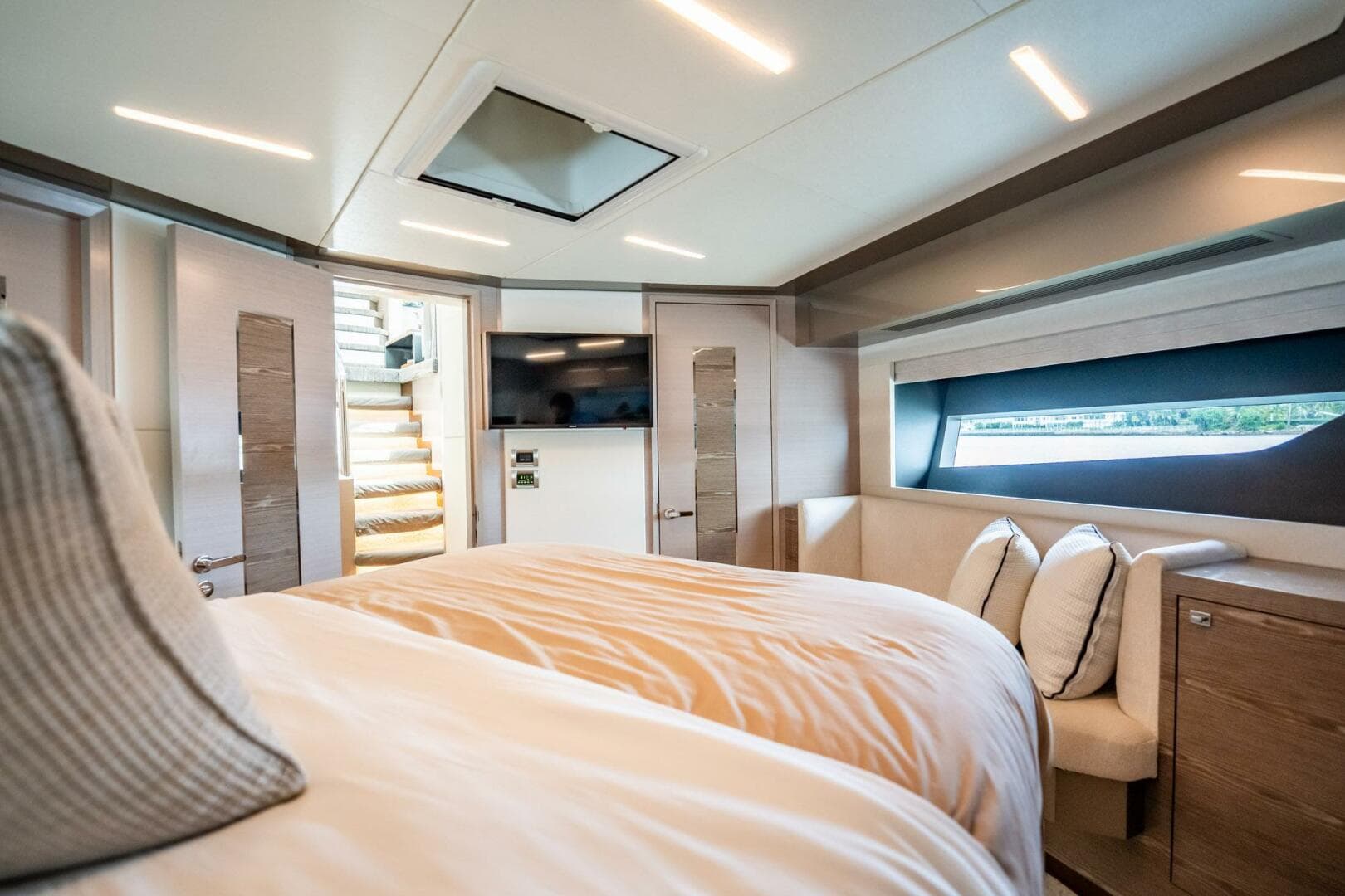 2021 Ocean Alexander 27 Explorer — photo 46