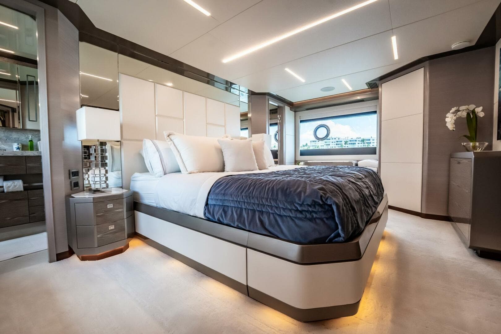 2021 Ocean Alexander 27 Explorer — photo 38