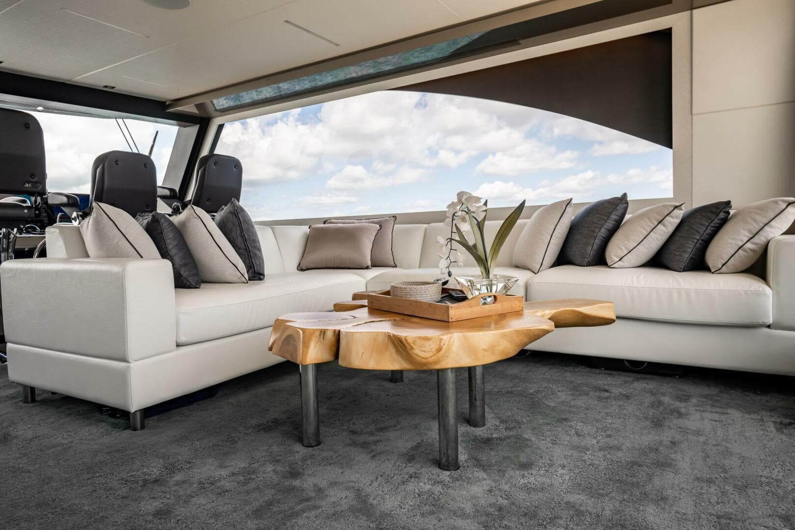 2021 Ocean Alexander 27 Explorer — photo 17