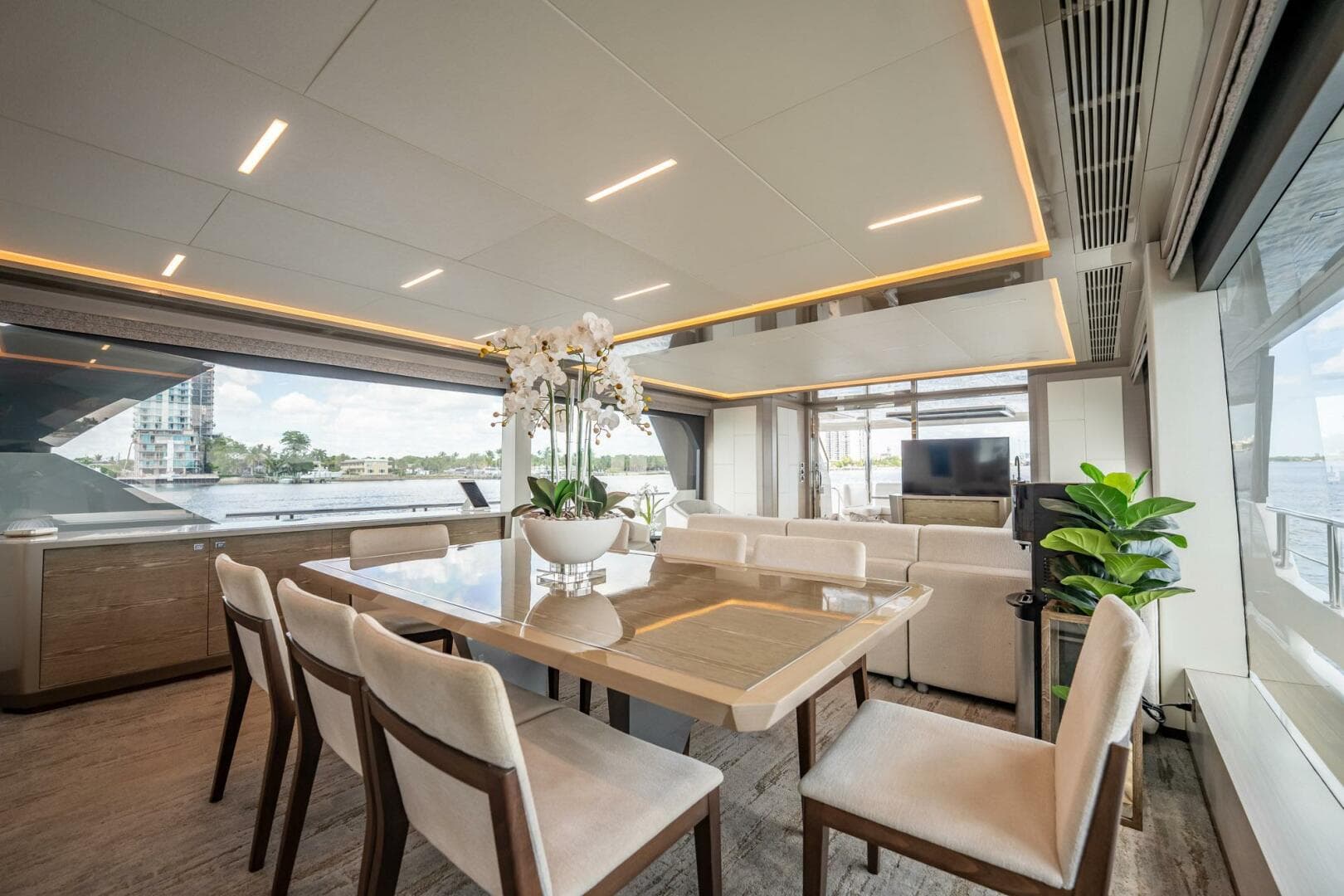 2021 Ocean Alexander 27 Explorer — photo 14