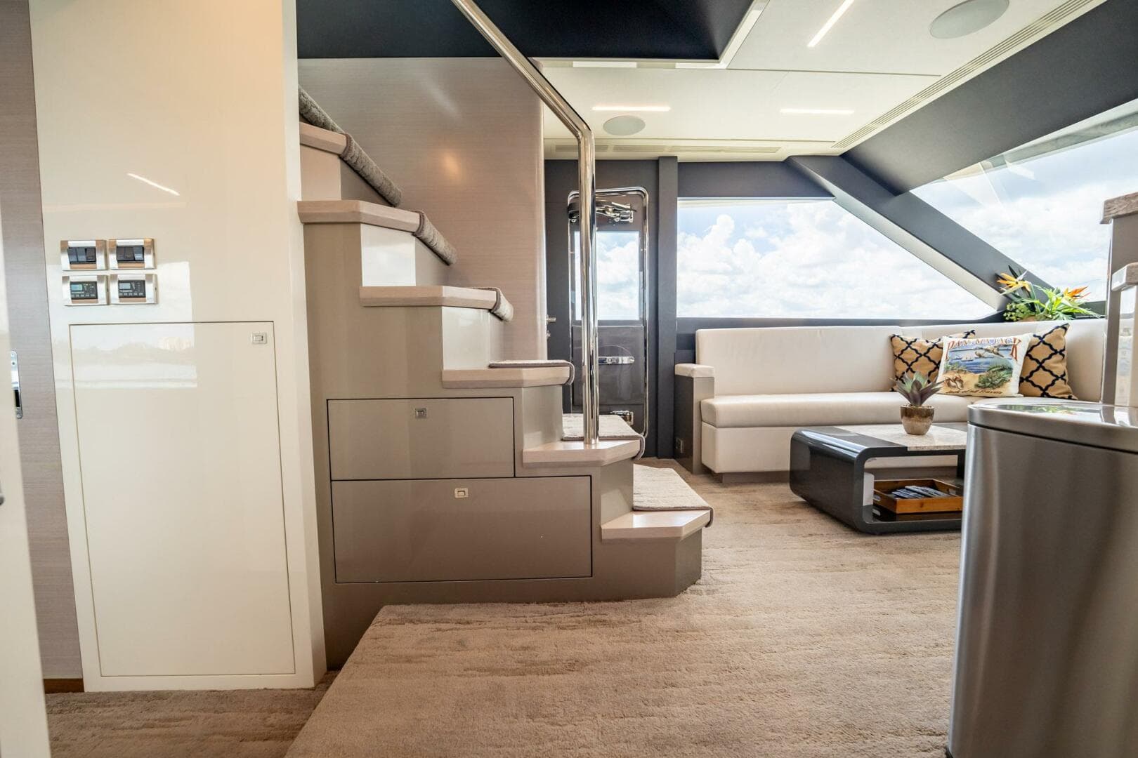 2021 Ocean Alexander 27 Explorer — photo 25