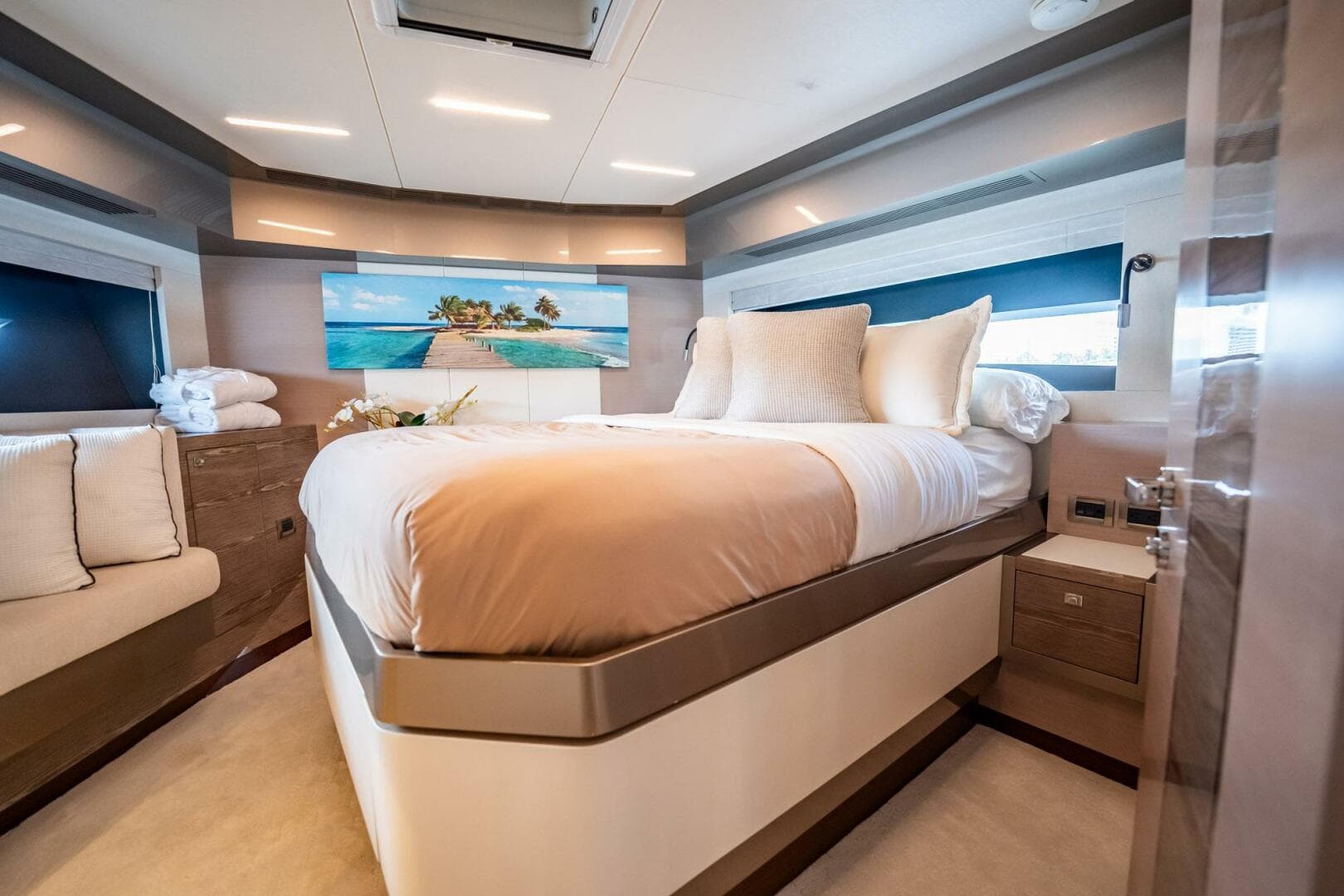 2021 Ocean Alexander 27 Explorer — photo 43