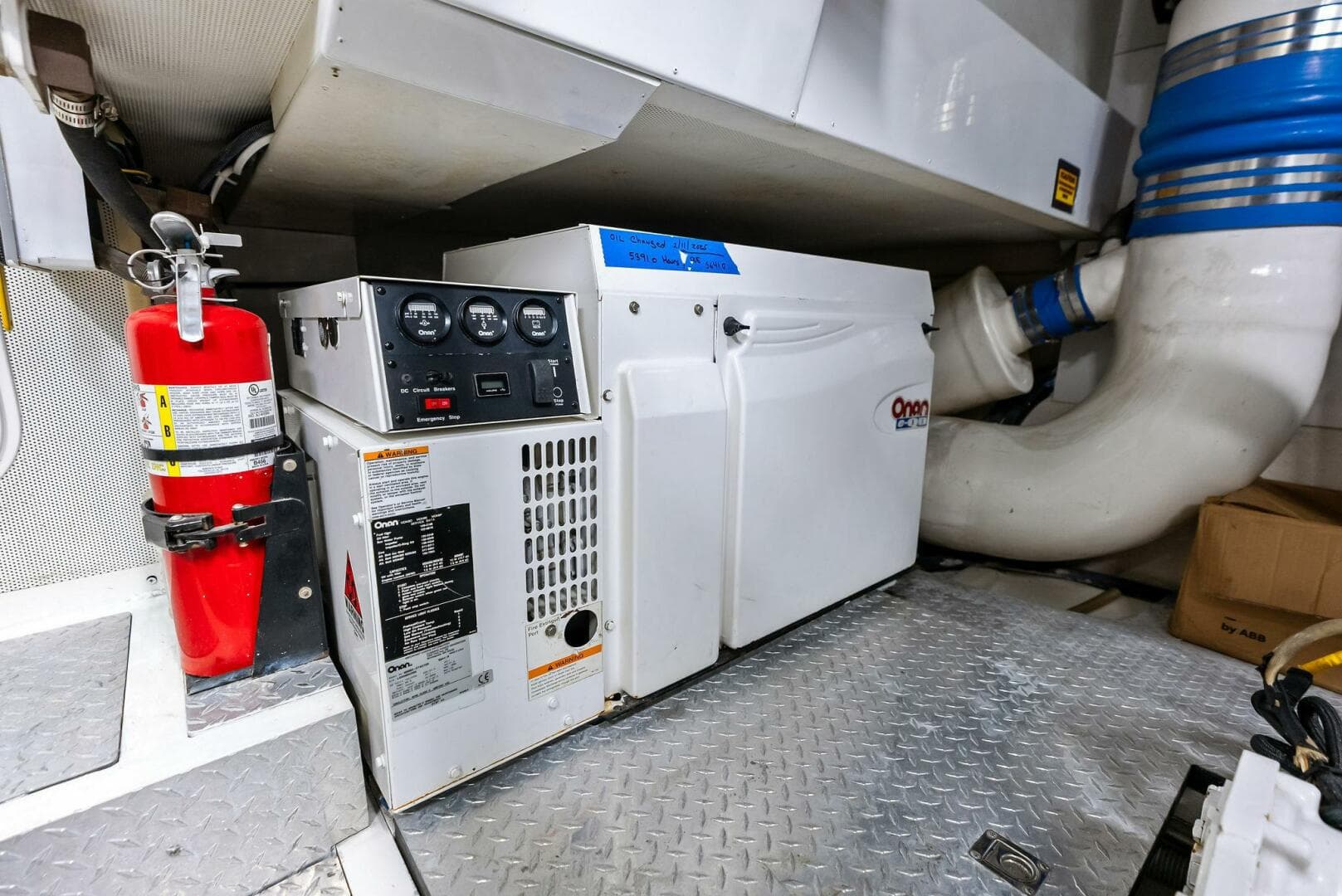 2006 Lazzara Yachts 84 Skylounge — photo 87