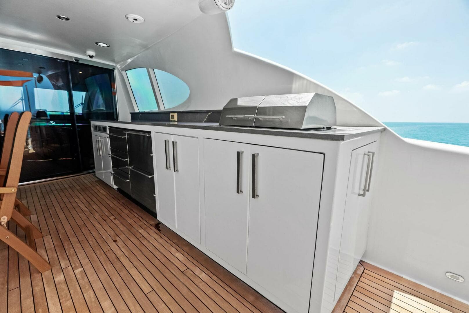 2006 Lazzara Yachts 84 Skylounge — photo 38