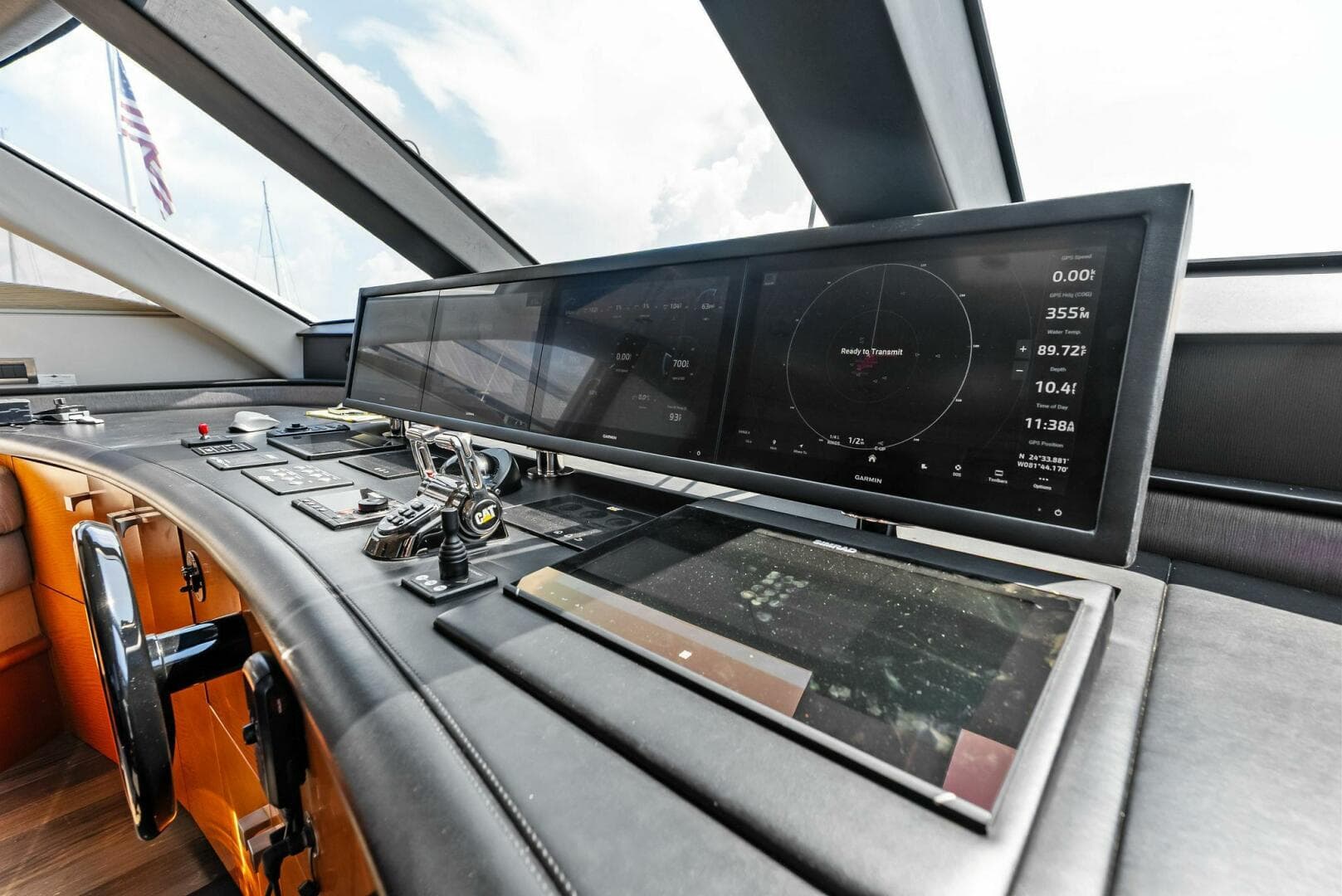 2006 Lazzara Yachts 84 Skylounge — photo 20