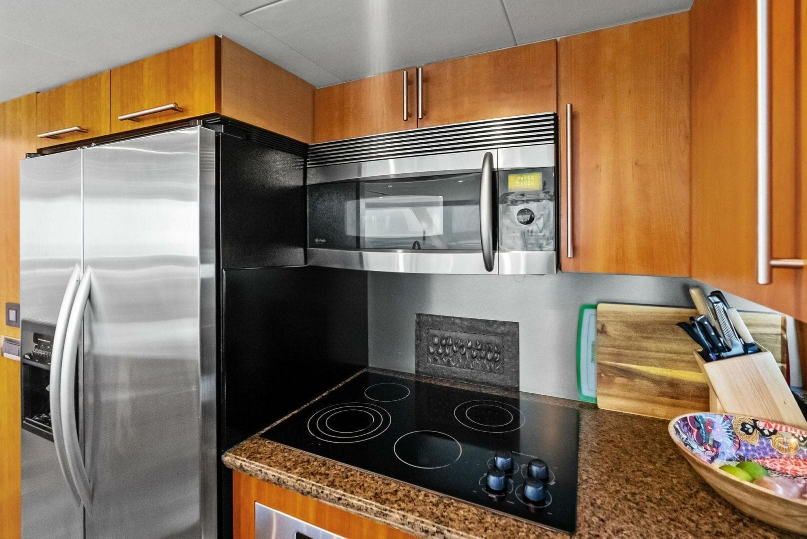 2006 Lazzara Yachts 84 Skylounge — photo 33