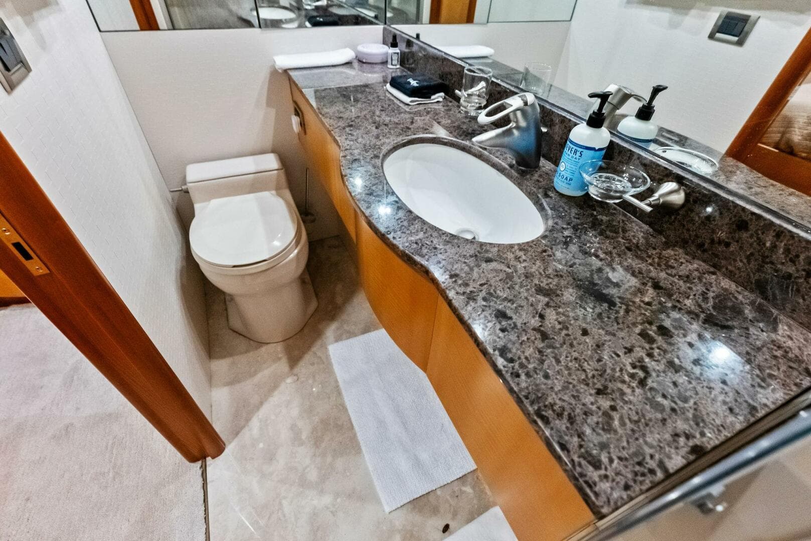 2006 Lazzara Yachts 84 Skylounge — photo 63