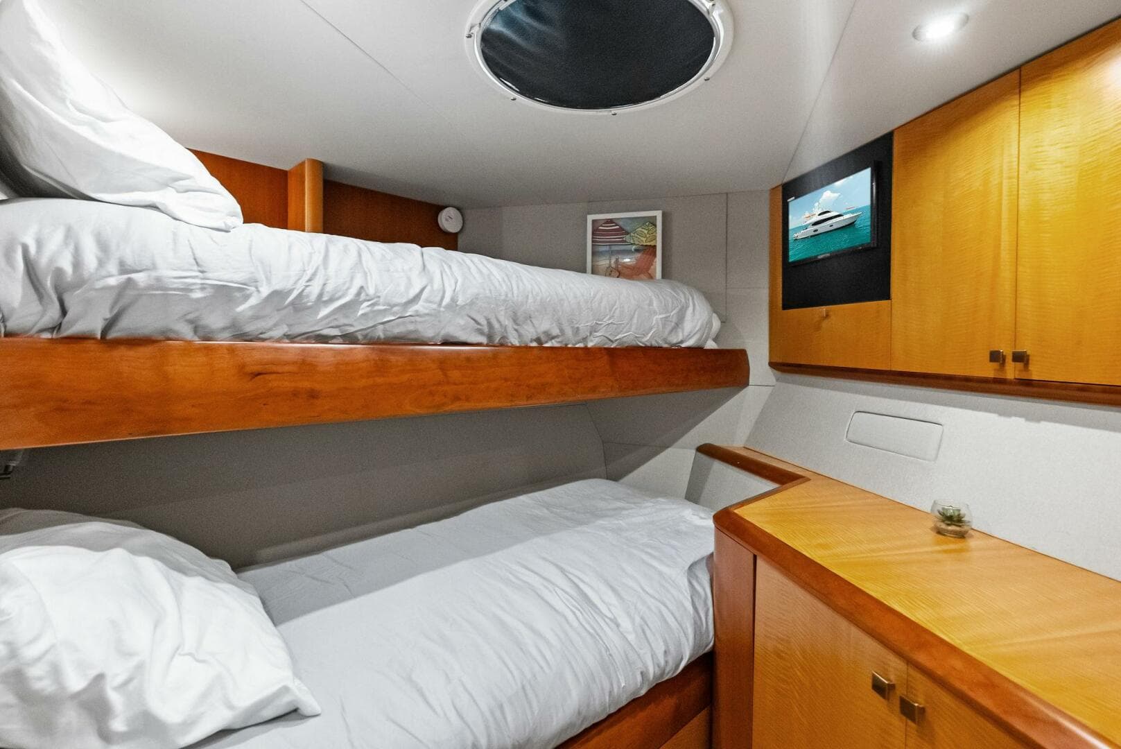 2006 Lazzara Yachts 84 Skylounge — photo 69