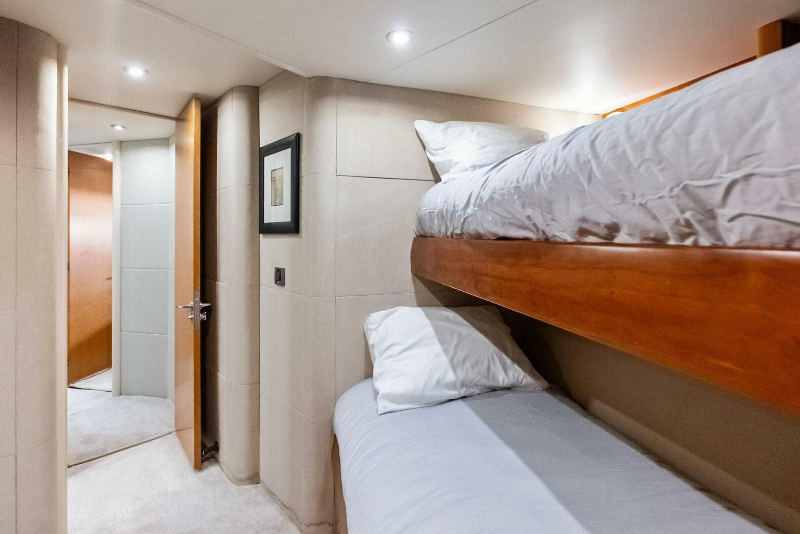 2006 Lazzara Yachts 84 Skylounge — photo 70