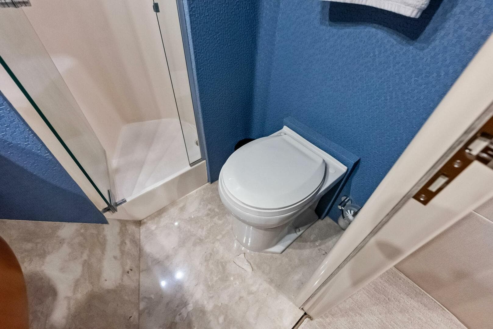 2006 Lazzara Yachts 84 Skylounge — photo 72