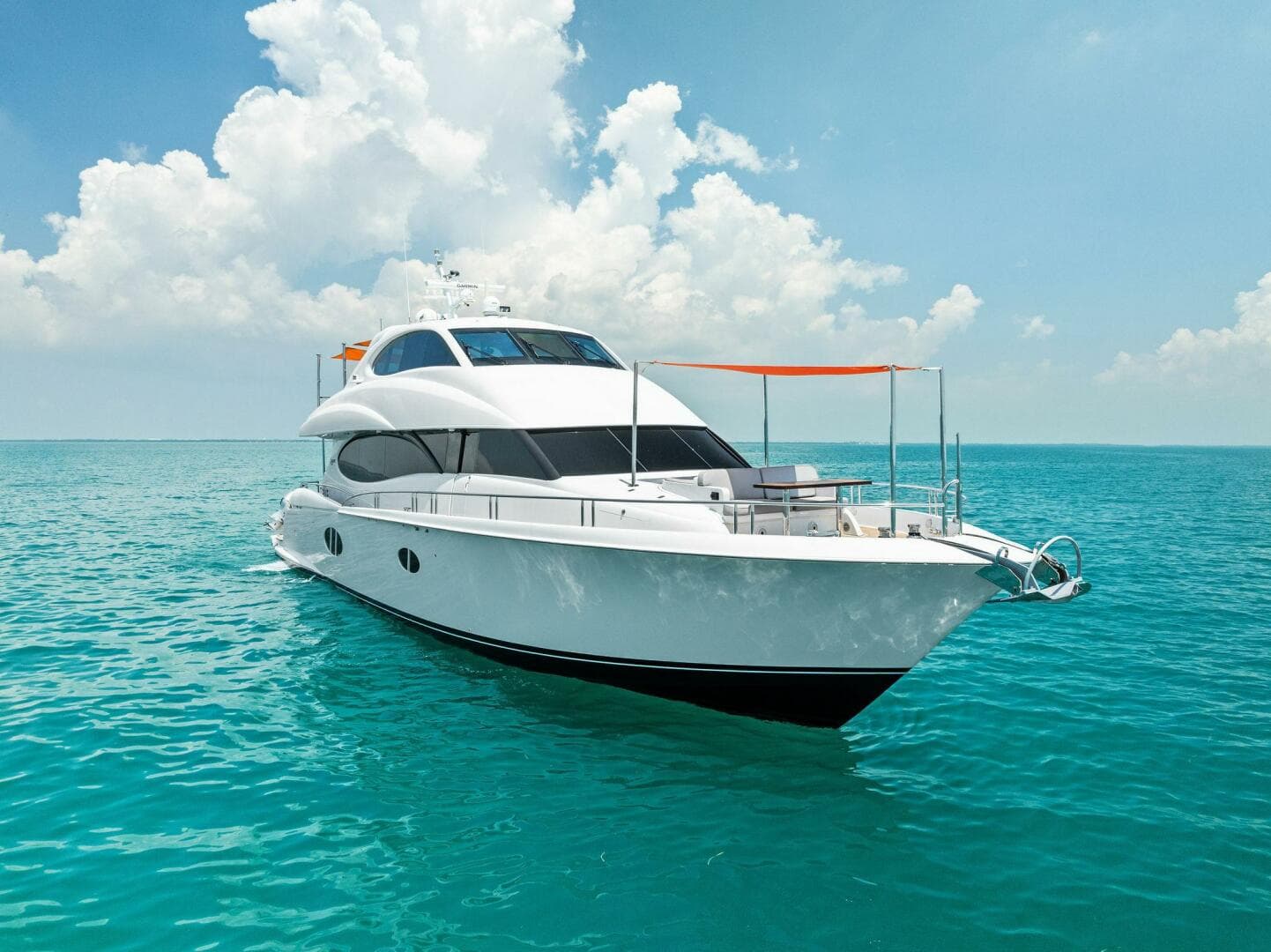 2006 Lazzara Yachts 84 Skylounge — photo 8