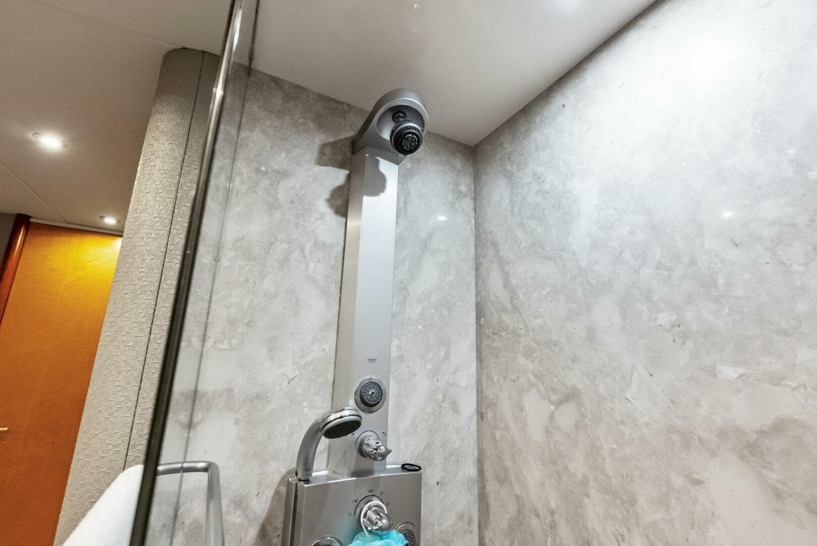 2006 Lazzara Yachts 84 Skylounge — photo 60