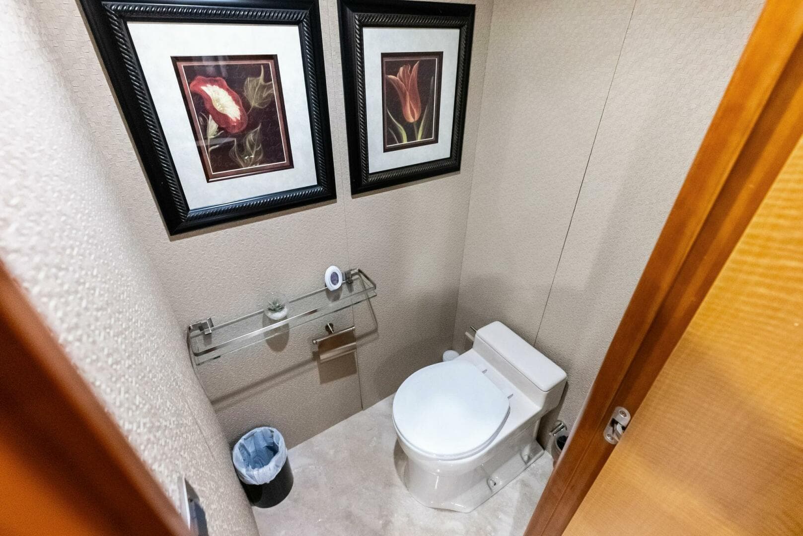 2006 Lazzara Yachts 84 Skylounge — photo 58