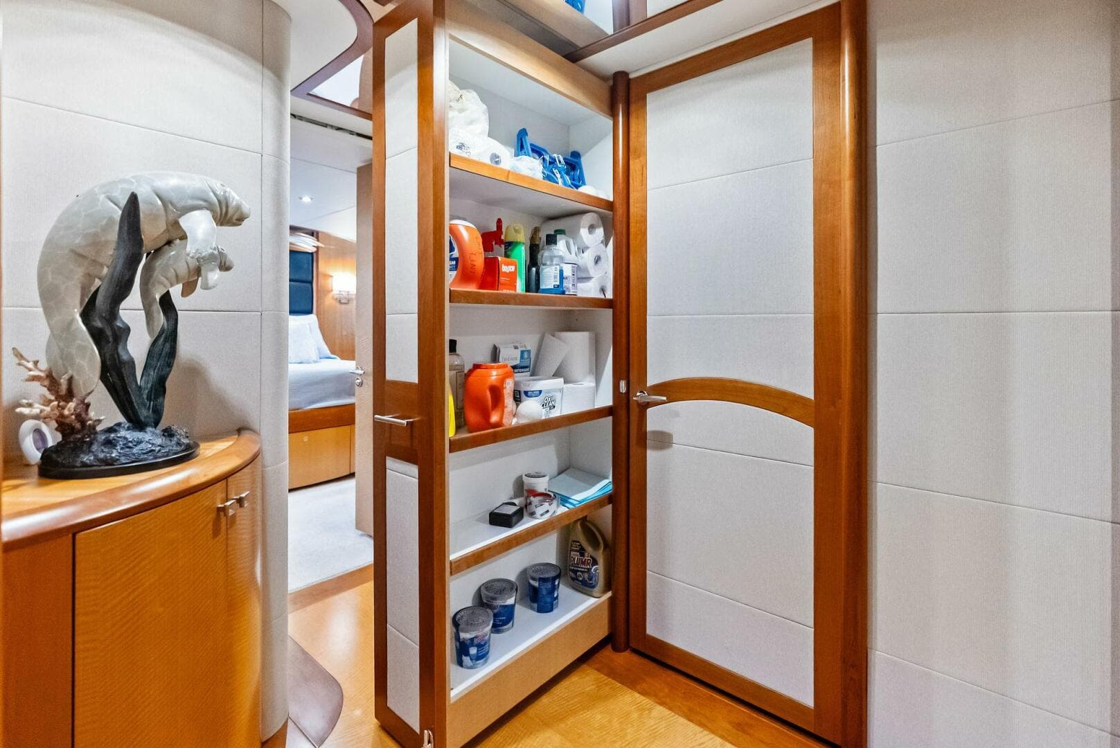 2006 Lazzara Yachts 84 Skylounge — photo 49