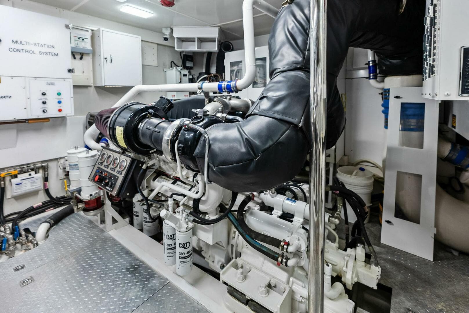 2006 Lazzara Yachts 84 Skylounge — photo 81