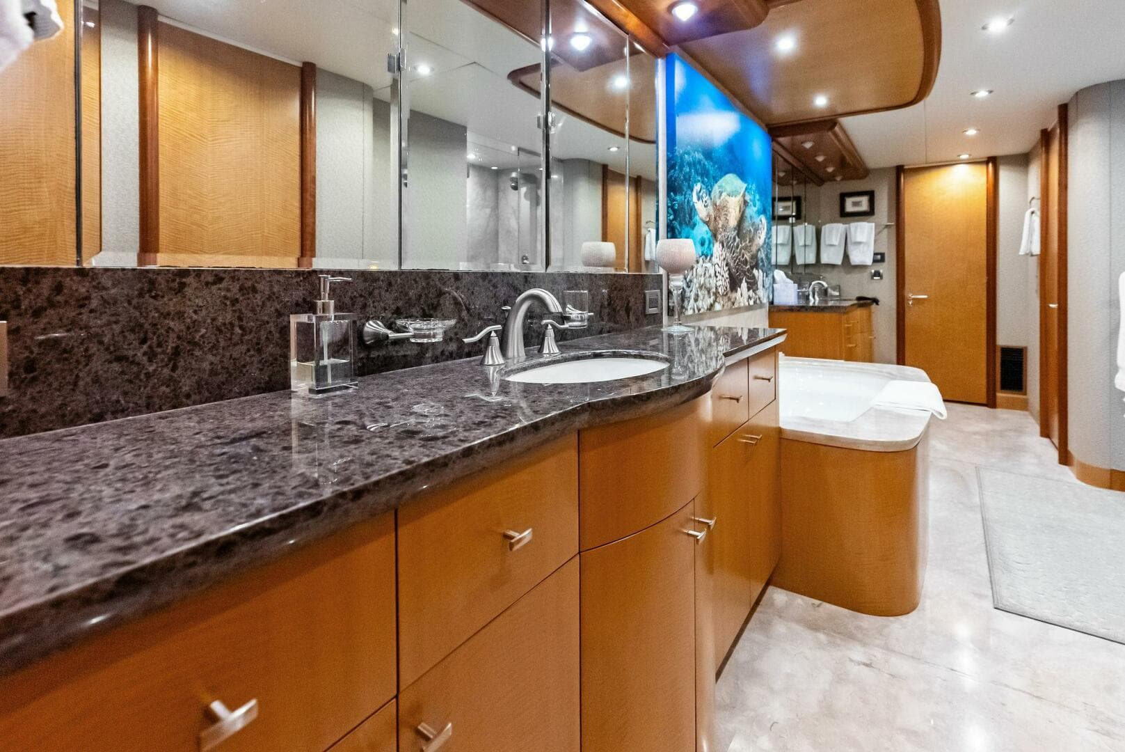 2006 Lazzara Yachts 84 Skylounge — photo 56