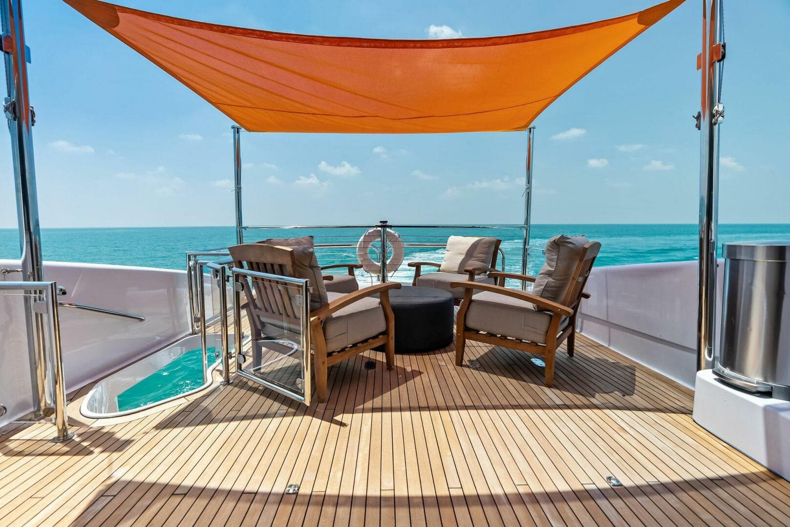 2006 Lazzara Yachts 84 Skylounge — photo 40