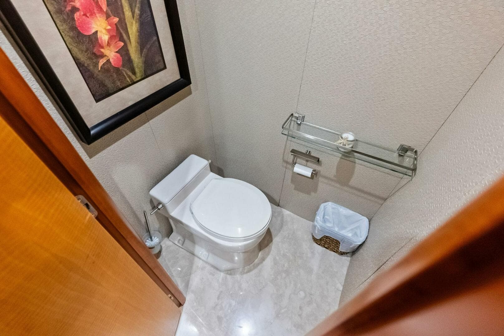 2006 Lazzara Yachts 84 Skylounge — photo 59