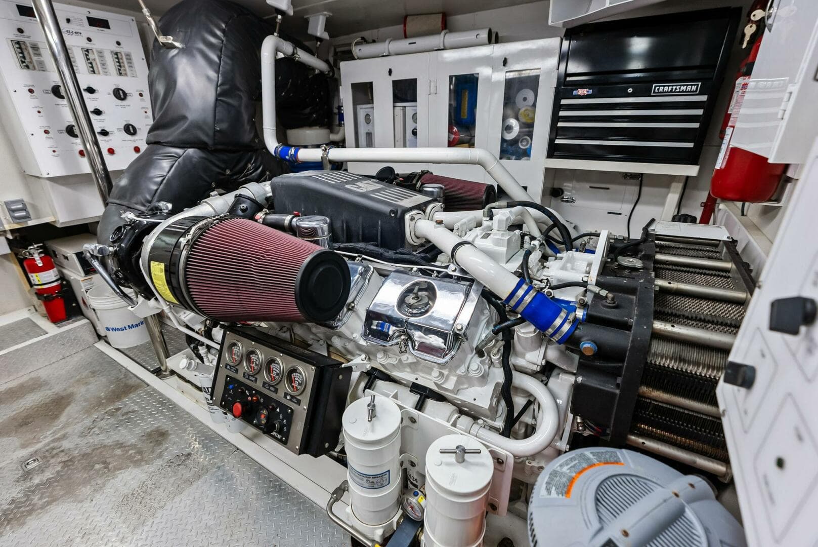 2006 Lazzara Yachts 84 Skylounge — photo 83