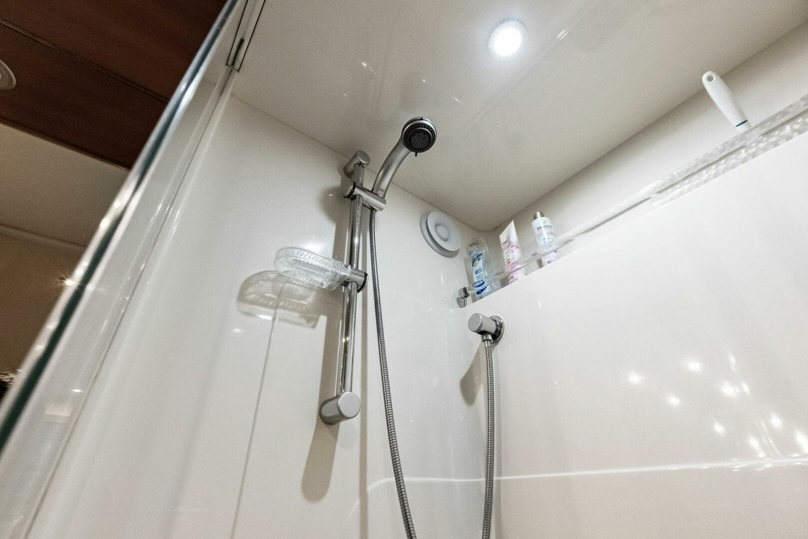 2006 Lazzara Yachts 84 Skylounge — photo 64