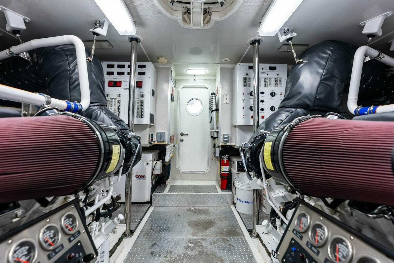 2006 Lazzara Yachts 84 Skylounge — photo 85