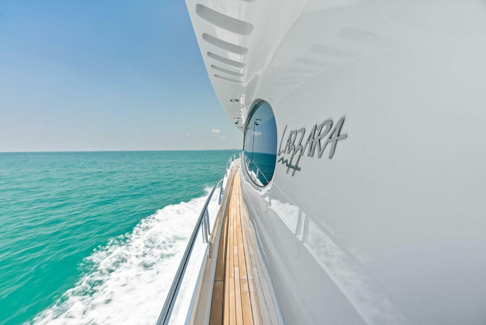 2006 Lazzara Yachts 84 Skylounge — photo 13