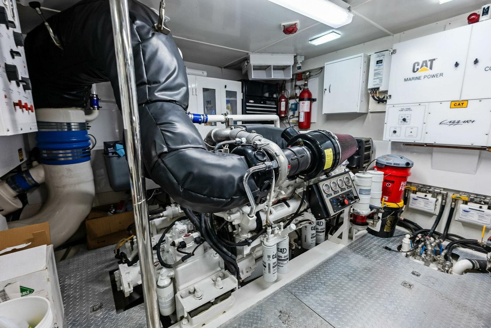 2006 Lazzara Yachts 84 Skylounge — photo 82