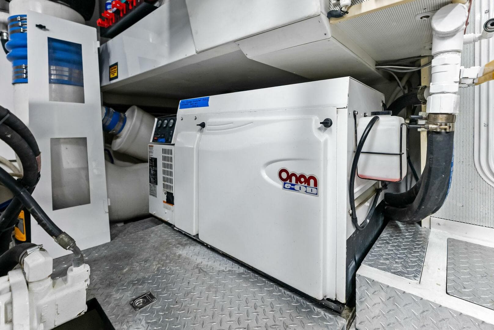 2006 Lazzara Yachts 84 Skylounge — photo 86