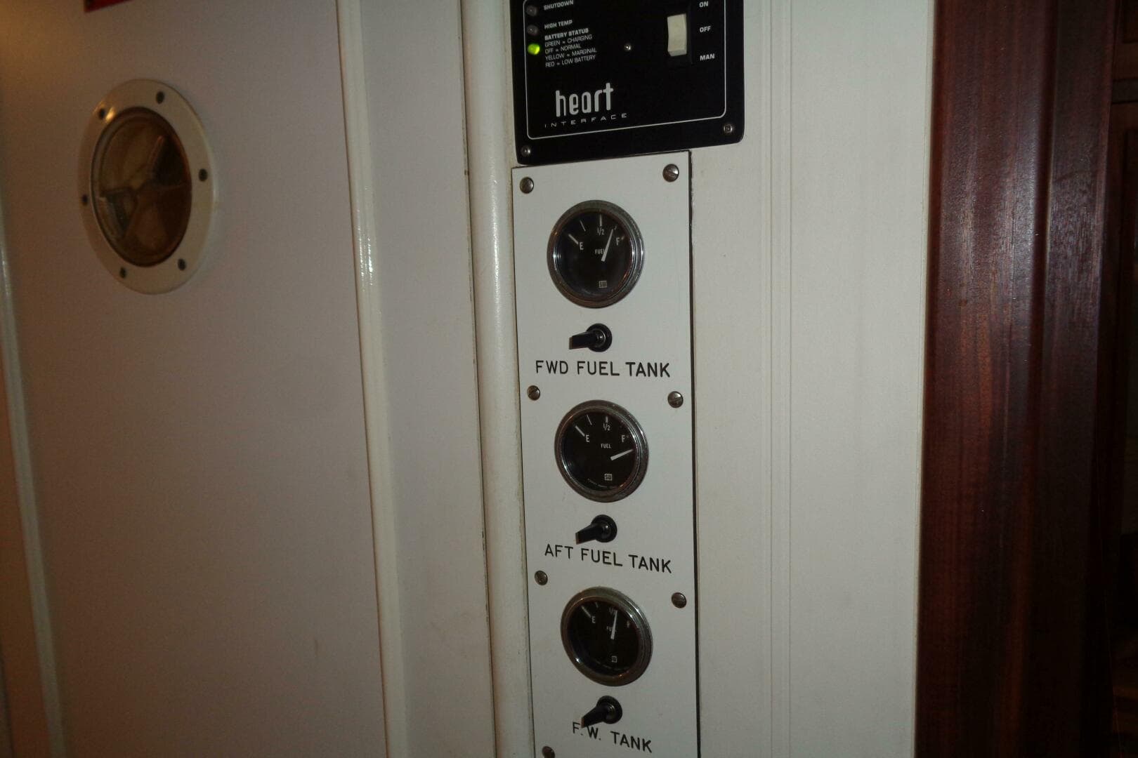 1987 Hatteras 70 Cockpit — photo 76