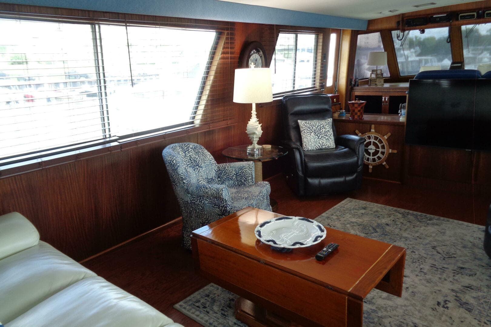 1987 Hatteras 70 Cockpit — photo 36