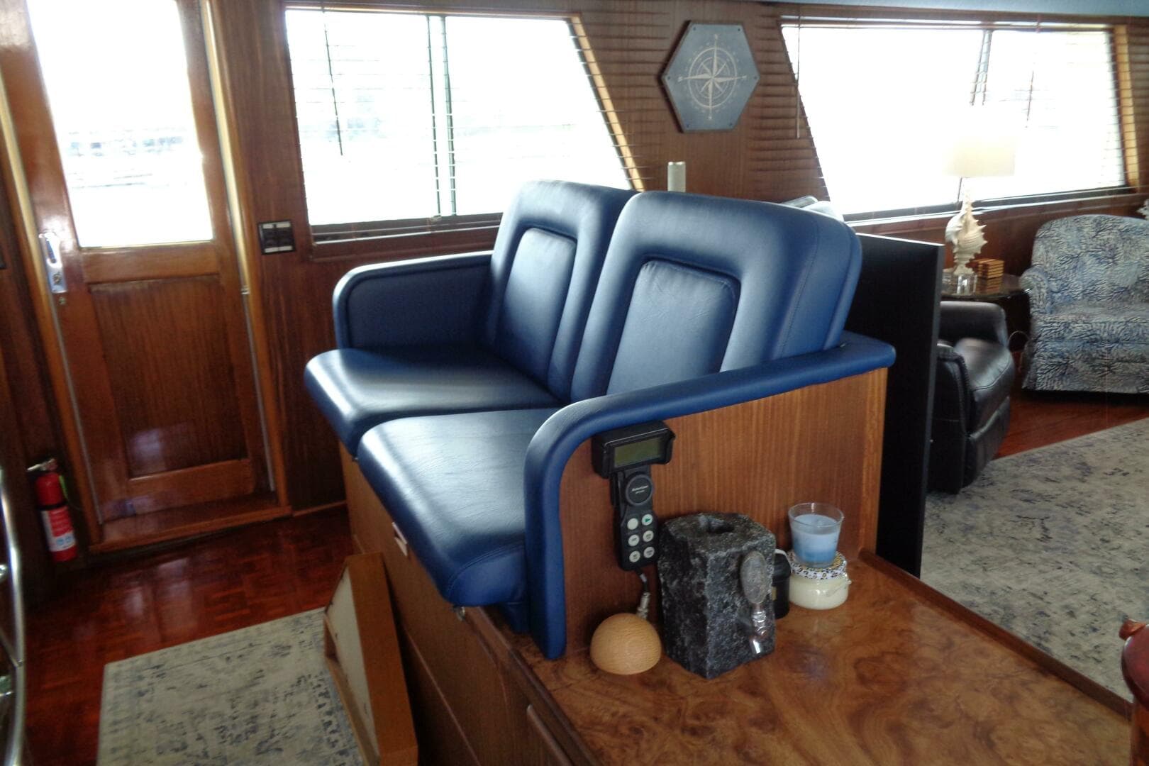 1987 Hatteras 70 Cockpit — photo 39
