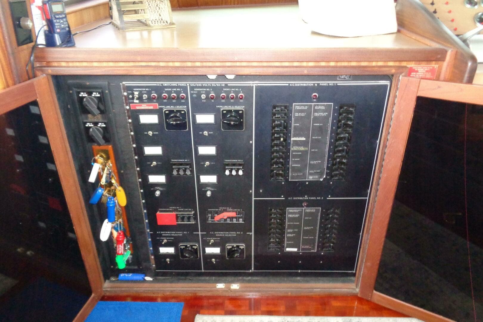 1987 Hatteras 70 Cockpit — photo 41