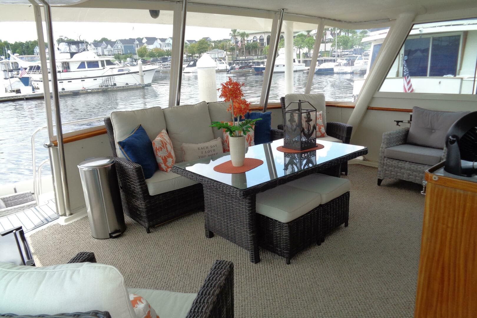 1987 Hatteras 70 Cockpit — photo 19