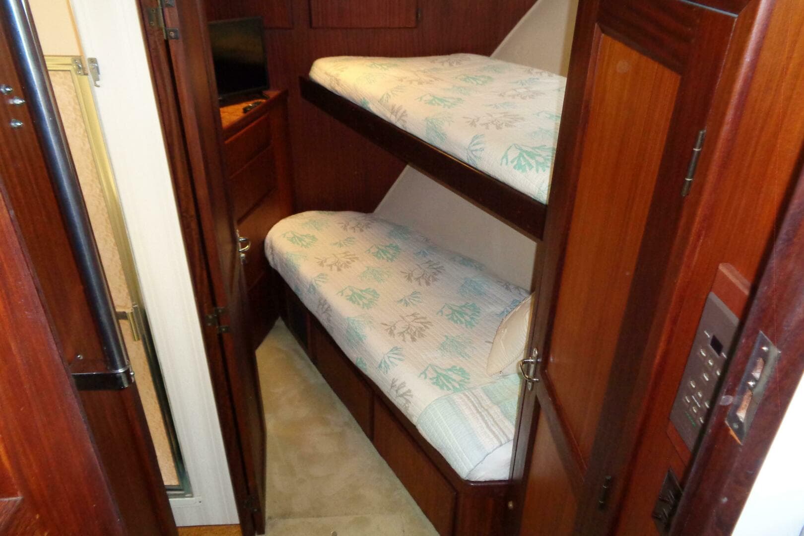 1987 Hatteras 70 Cockpit — photo 77