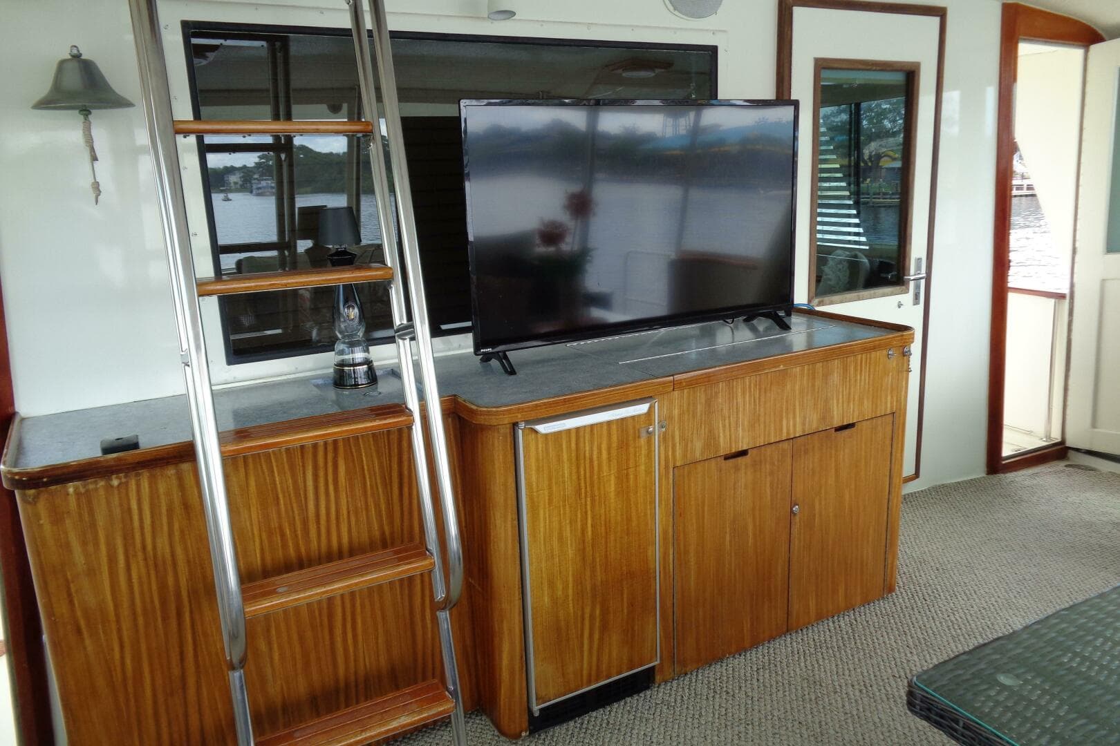 1987 Hatteras 70 Cockpit — photo 22