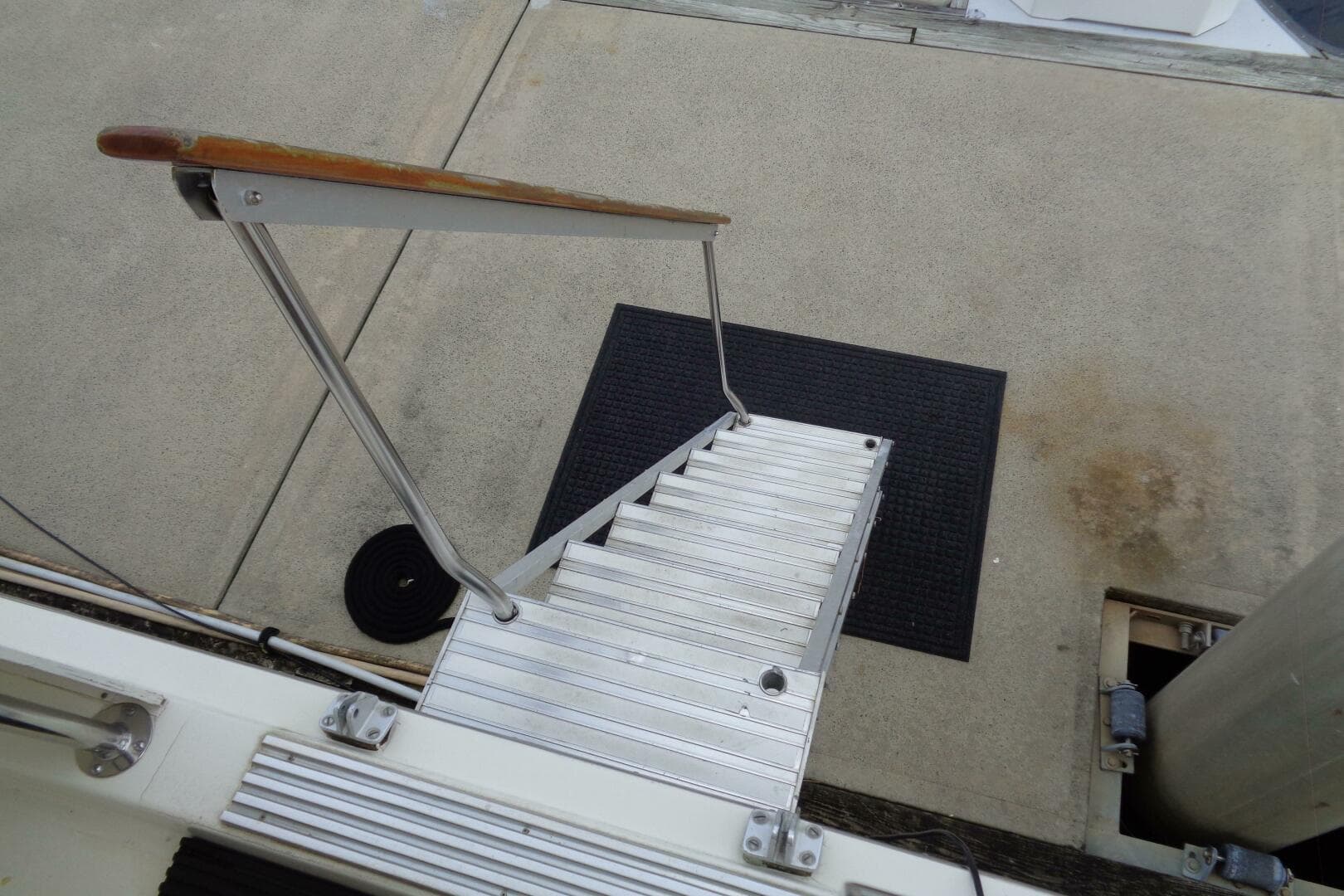 1987 Hatteras 70 Cockpit — photo 32