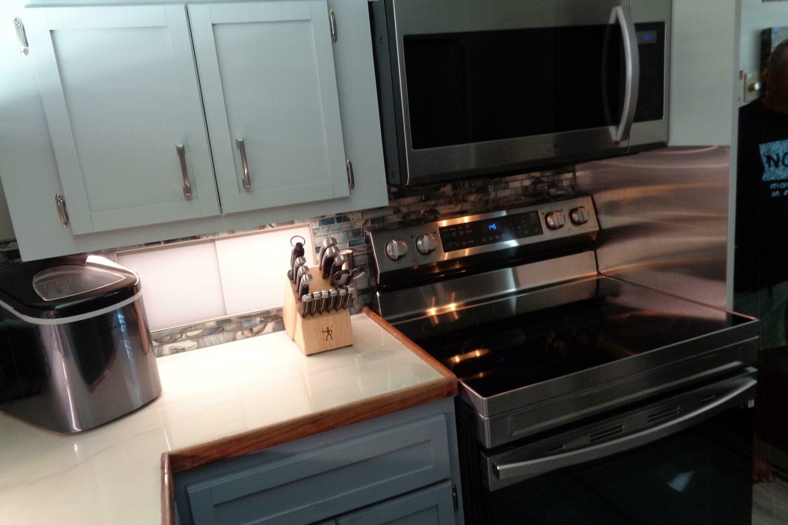 1987 Hatteras 70 Cockpit — photo 56