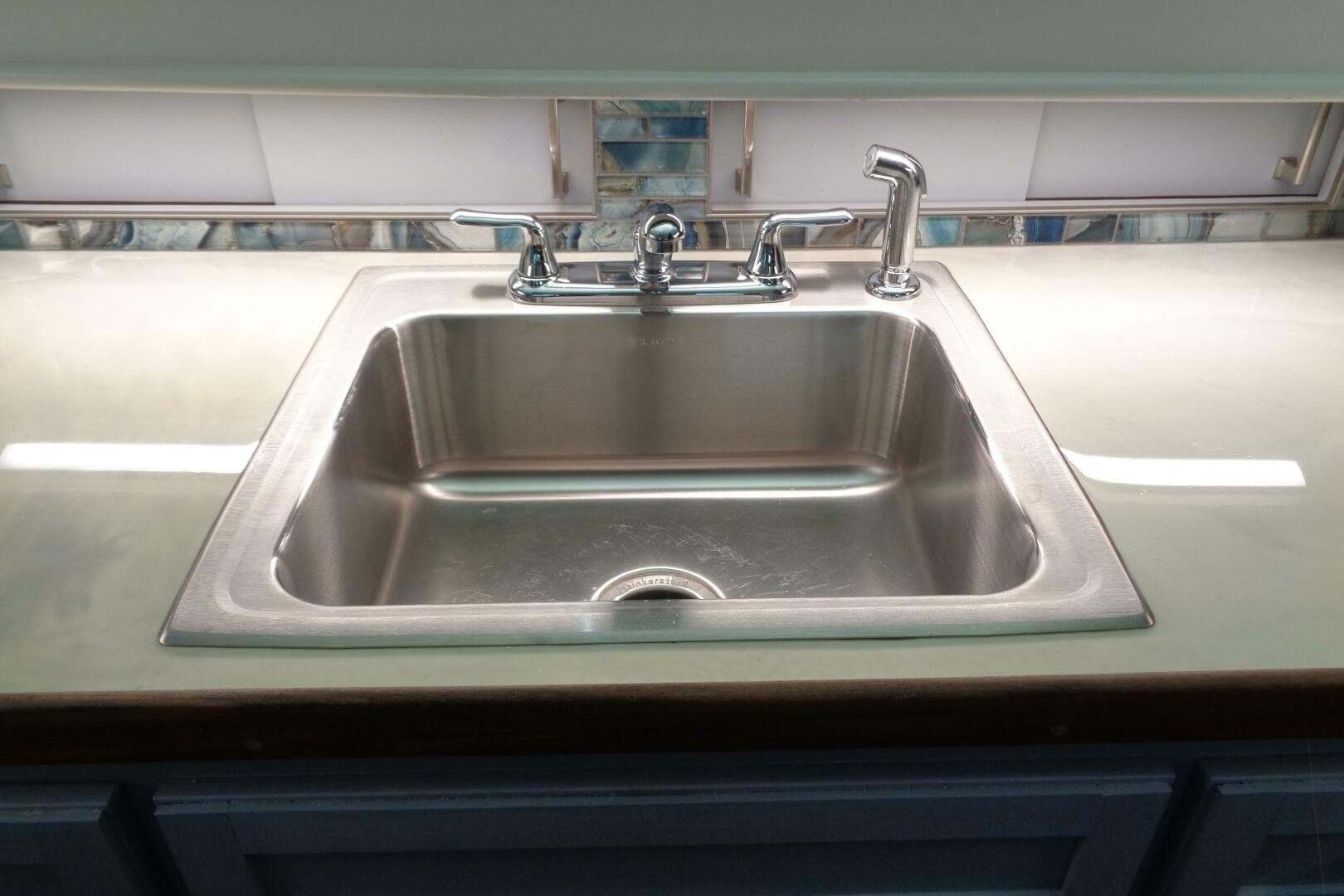 1987 Hatteras 70 Cockpit — photo 60